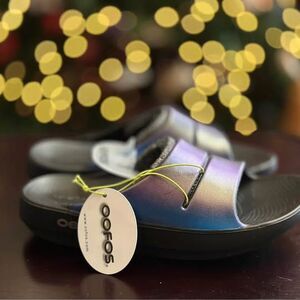 NEW OOFOS Ooahh luxe-Midnight Spectre